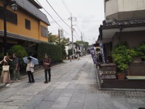 鑁阿寺へ向かう鑁阿寺大門通りの写真です。