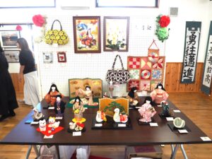 西新井町自治会：文化祭　木目込みの写真です。