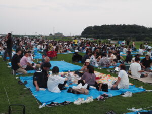 花火大会観覧席の写真です。