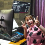 FM DAMONO：パーソナリティ「まい」さんの写真です。