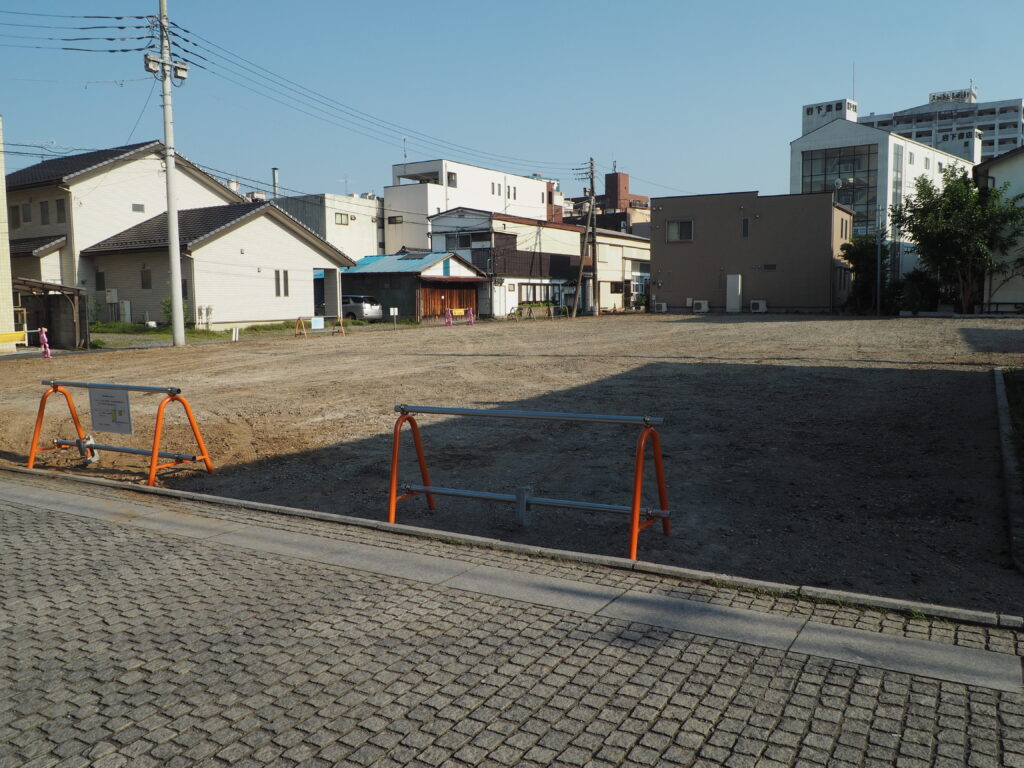 もと「たかうじ君広場駐車場」の写真です。