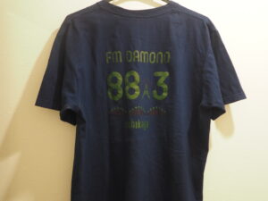 藍染め：ＦＭ ＤＡＭＯＮＯの白Tシャツの写真です。