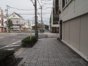 中橋通り歩道の写真です。