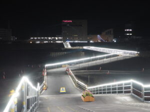 渡良瀬川左岸（北）から東武足利駅方面の写真です。