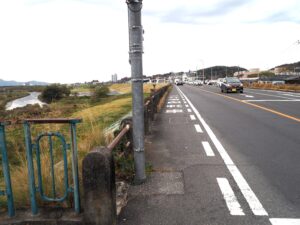 渡良瀬北交差点：自転車・歩行者通路の写真です。