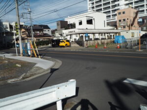 仮設道路北入口を出た道路の写真です。