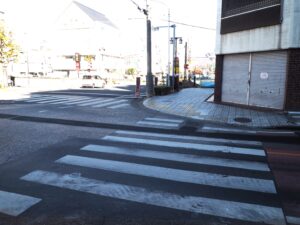 中橋通り交差点の横断歩道の写真です。