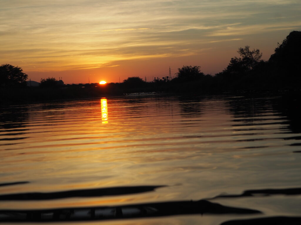 渡良瀬橋の夕日の写真です。