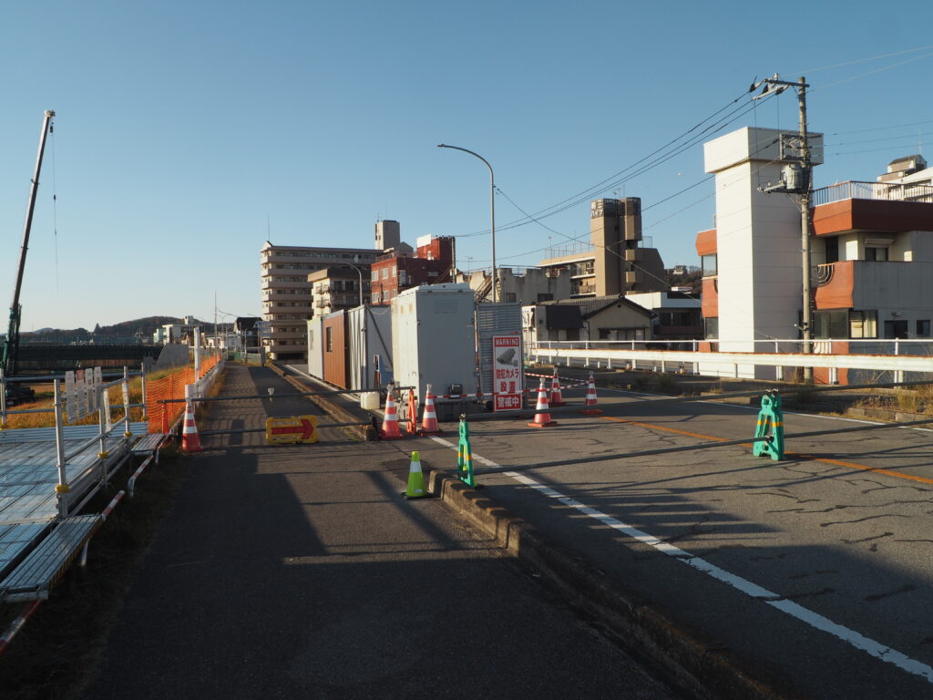 渡良瀬川左岸堤防仮設通路の写真です。