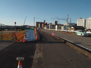 渡良瀬川左岸堤防仮設通路の写真です。