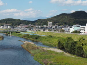 中橋上空から見た渡良瀬橋周辺の写真です。