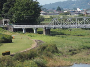 中橋アーチ頂上から臨む足利市の風景写真です。