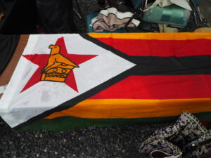 物販店：ジンバブエ国旗の写真です。